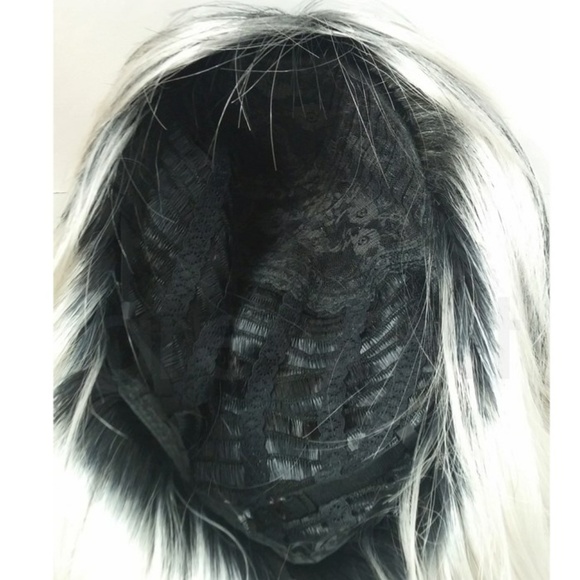 Silver gray short straight layered shag wig - Picture 5 of 5